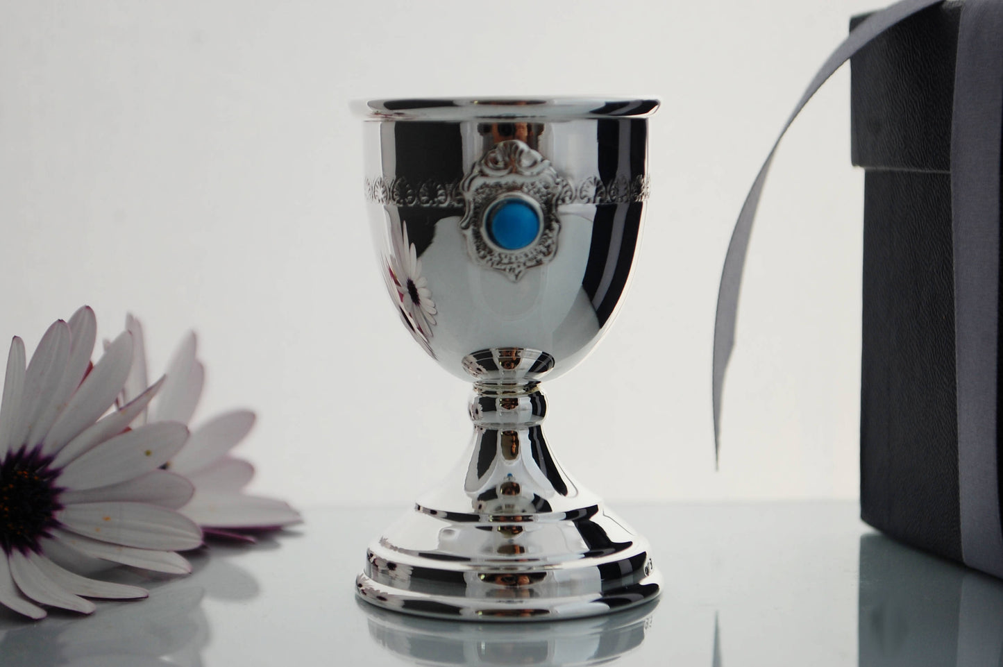 Sterling silver egg cup .925 with round stone, vintage style