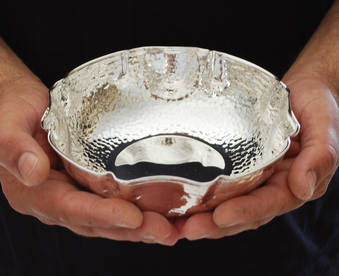 Sterling silver .925 centerpiece bowl, hammered round with dandelian design